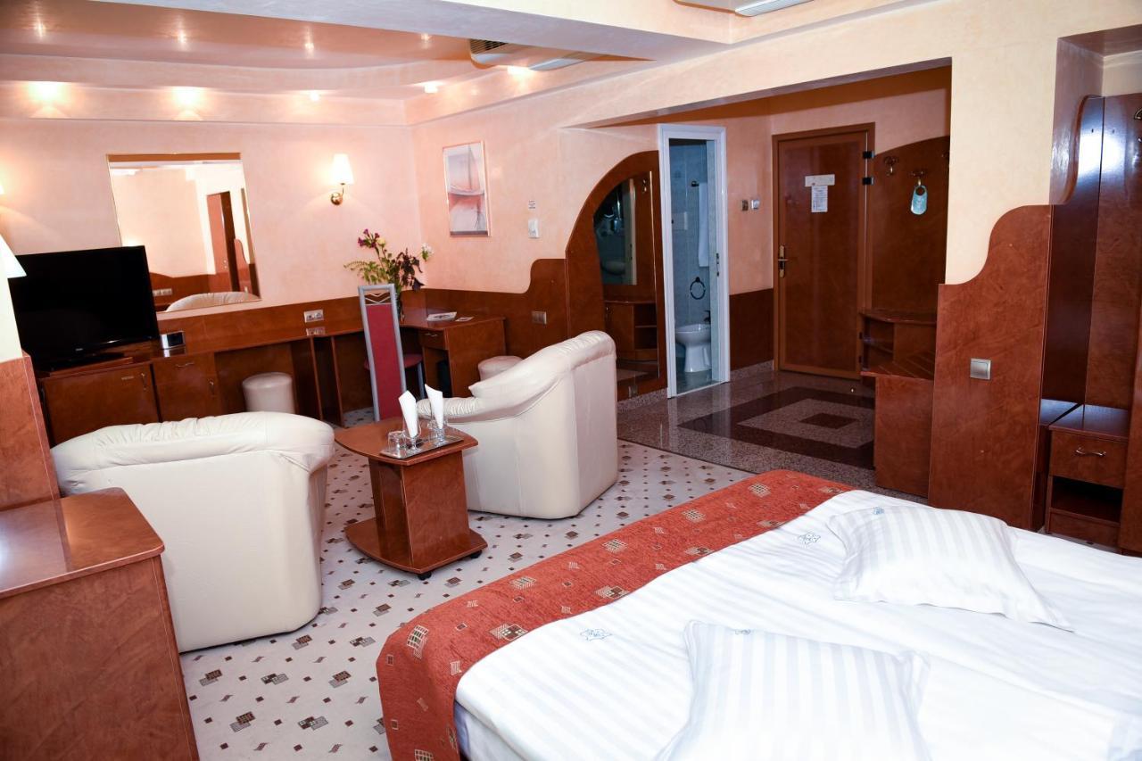 Hotel Carpati Baia Mare Buitenkant foto