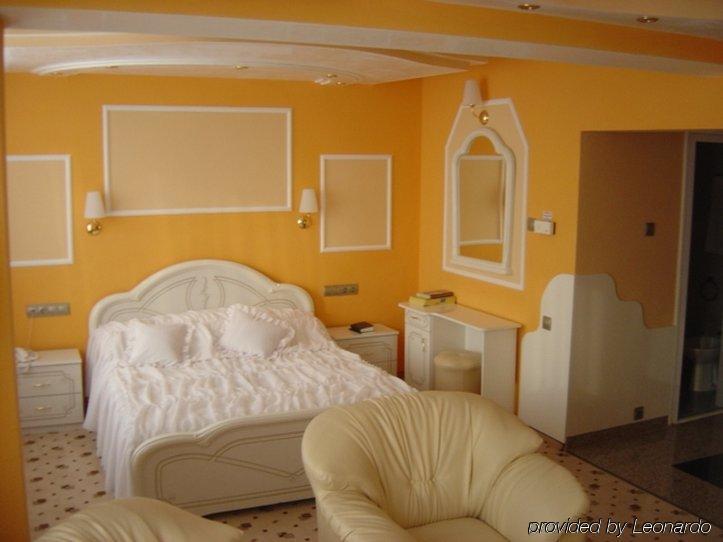 Hotel Carpati Baia Mare Kamer foto