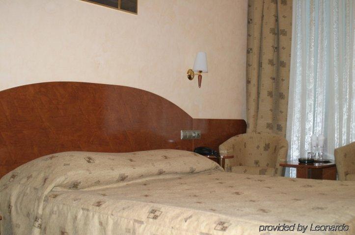 Hotel Carpati Baia Mare Kamer foto