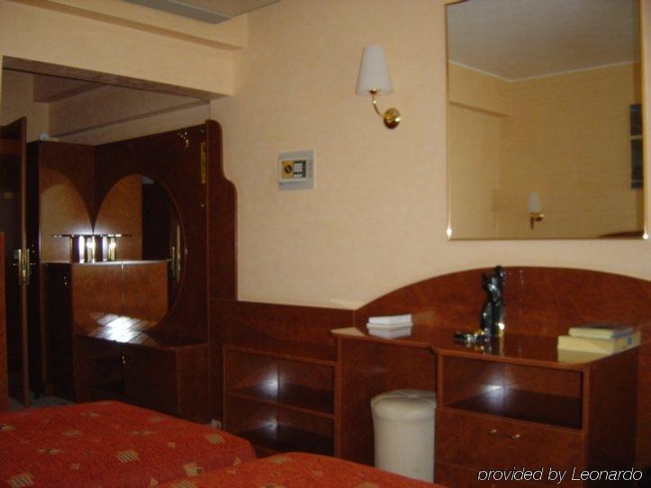 Hotel Carpati Baia Mare Kamer foto