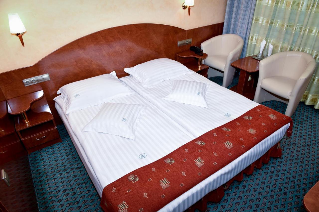 Hotel Carpati Baia Mare Buitenkant foto