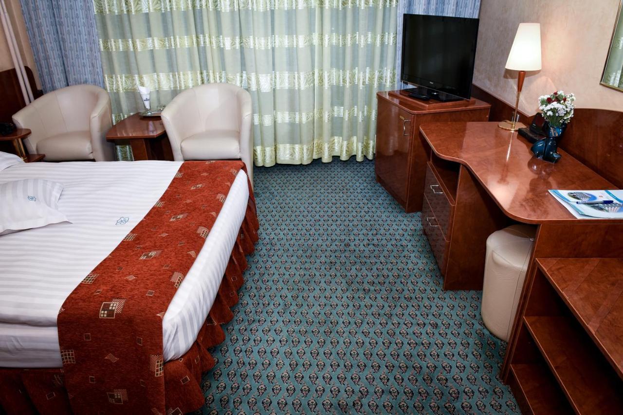 Hotel Carpati Baia Mare Buitenkant foto