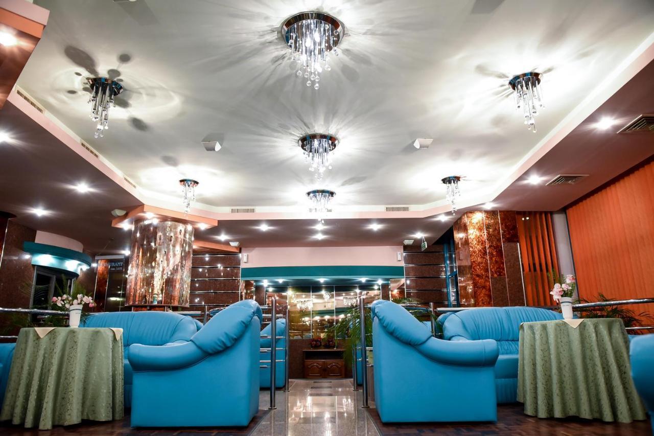 Hotel Carpati Baia Mare Buitenkant foto