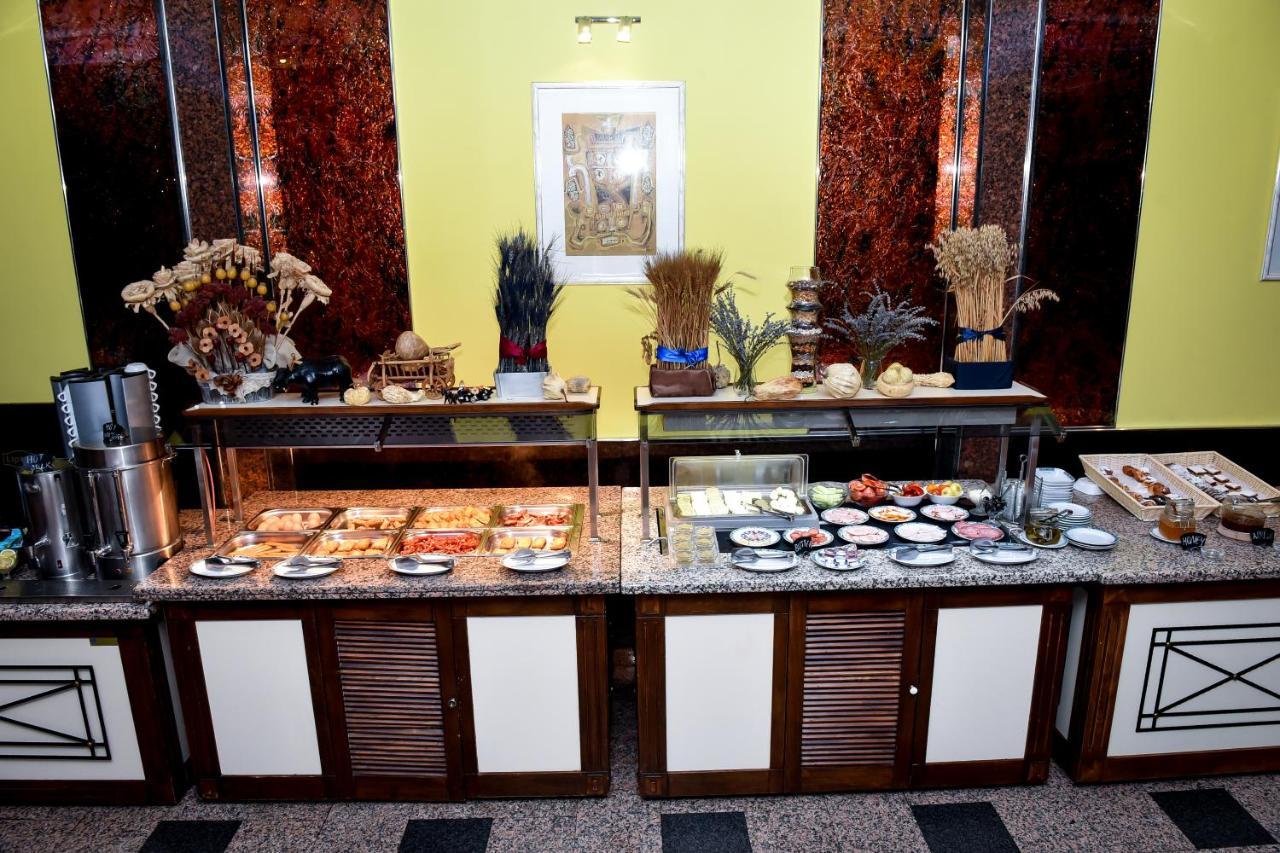 Hotel Carpati Baia Mare Buitenkant foto